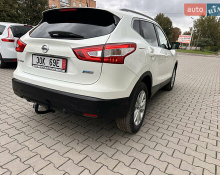 Белый Ниссан Кашкай, объемом двигателя 1.5 л и пробегом 167 тыс. км за 13800 $, фото 6 на Automoto.ua