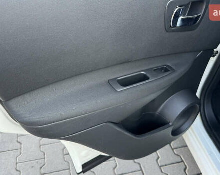 Белый Ниссан Кашкай, объемом двигателя 0 л и пробегом 165 тыс. км за 12500 $, фото 18 на Automoto.ua