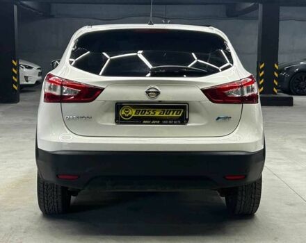 Белый Ниссан Кашкай, объемом двигателя 1.6 л и пробегом 220 тыс. км за 15000 $, фото 4 на Automoto.ua