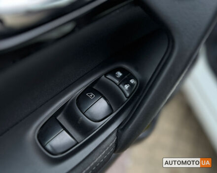 Белый Ниссан Кашкай, объемом двигателя 1.2 л и пробегом 105 тыс. км за 14500 $, фото 14 на Automoto.ua