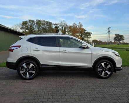 Белый Ниссан Кашкай, объемом двигателя 1.2 л и пробегом 70 тыс. км за 7800 $, фото 2 на Automoto.ua