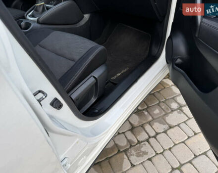 Белый Ниссан Кашкай, объемом двигателя 1.5 л и пробегом 240 тыс. км за 12200 $, фото 26 на Automoto.ua
