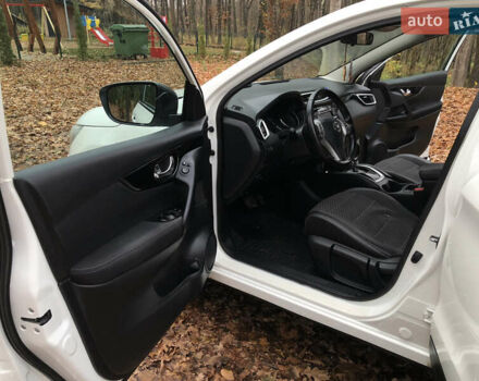 Білий Ніссан Кашкай, об'ємом двигуна 1.2 л та пробігом 138 тис. км за 12400 $, фото 51 на Automoto.ua