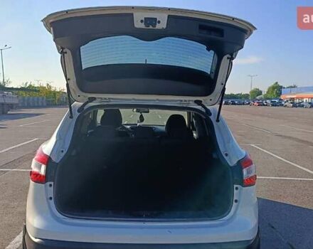 Белый Ниссан Кашкай, объемом двигателя 1.2 л и пробегом 128 тыс. км за 13800 $, фото 9 на Automoto.ua