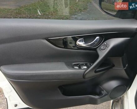 Белый Ниссан Кашкай, объемом двигателя 1.6 л и пробегом 175 тыс. км за 14800 $, фото 22 на Automoto.ua