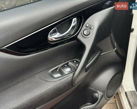 Белый Ниссан Кашкай, объемом двигателя 1.6 л и пробегом 121 тыс. км за 14999 $, фото 12 на Automoto.ua