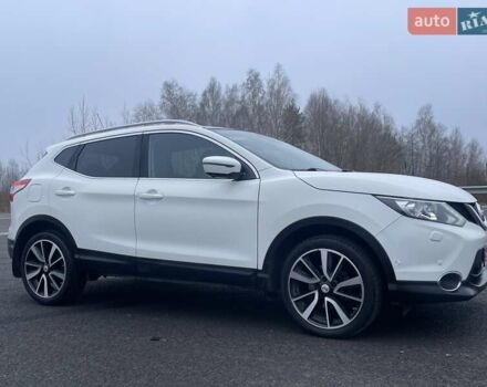 Белый Ниссан Кашкай, объемом двигателя 1.5 л и пробегом 190 тыс. км за 15999 $, фото 4 на Automoto.ua