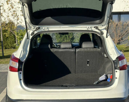 Белый Ниссан Кашкай, объемом двигателя 1.6 л и пробегом 205 тыс. км за 15500 $, фото 12 на Automoto.ua