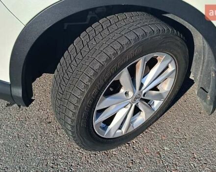 Белый Ниссан Кашкай, объемом двигателя 1.2 л и пробегом 128 тыс. км за 13800 $, фото 6 на Automoto.ua