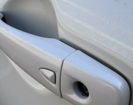 Белый Ниссан Кашкай, объемом двигателя 1.6 л и пробегом 155 тыс. км за 14999 $, фото 11 на Automoto.ua