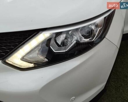 Белый Ниссан Кашкай, объемом двигателя 1.6 л и пробегом 189 тыс. км за 14900 $, фото 20 на Automoto.ua