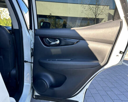 Белый Ниссан Кашкай, объемом двигателя 1.6 л и пробегом 205 тыс. км за 15500 $, фото 10 на Automoto.ua