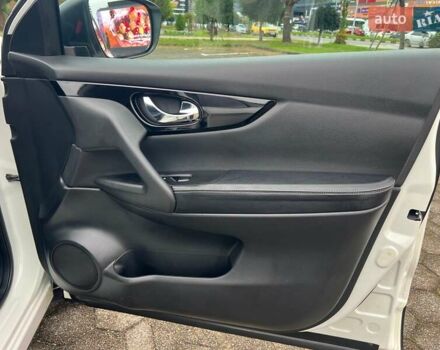 Белый Ниссан Кашкай, объемом двигателя 1.6 л и пробегом 87 тыс. км за 15500 $, фото 30 на Automoto.ua