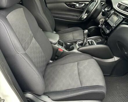 Белый Ниссан Кашкай, объемом двигателя 1.5 л и пробегом 230 тыс. км за 13990 $, фото 24 на Automoto.ua