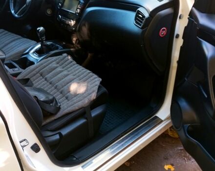 Белый Ниссан Кашкай, объемом двигателя 1.2 л и пробегом 205 тыс. км за 10900 $, фото 2 на Automoto.ua