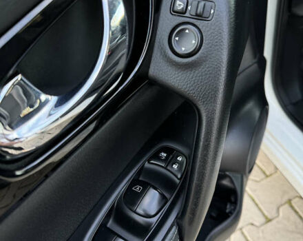 Белый Ниссан Кашкай, объемом двигателя 1.5 л и пробегом 179 тыс. км за 16900 $, фото 19 на Automoto.ua