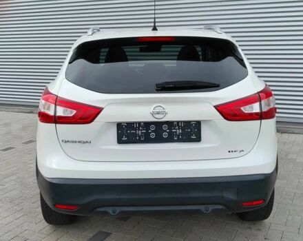 Белый Ниссан Кашкай, объемом двигателя 1.5 л и пробегом 70 тыс. км за 10000 $, фото 2 на Automoto.ua