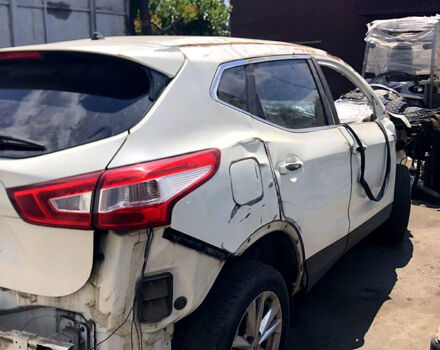 Белый Ниссан Кашкай, объемом двигателя 1.2 л и пробегом 205 тыс. км за 4200 $, фото 4 на Automoto.ua