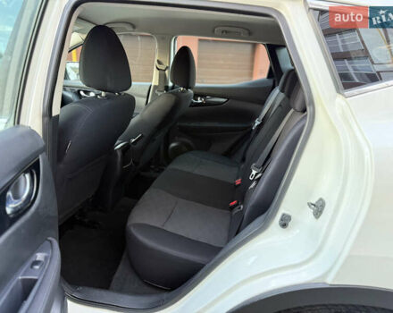 Белый Ниссан Кашкай, объемом двигателя 1.5 л и пробегом 198 тыс. км за 13899 $, фото 4 на Automoto.ua