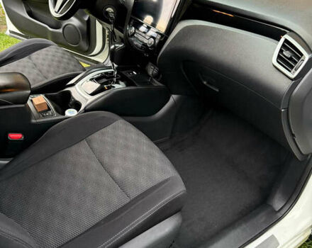 Белый Ниссан Кашкай, объемом двигателя 1.6 л и пробегом 92 тыс. км за 13900 $, фото 5 на Automoto.ua