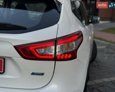 Белый Ниссан Кашкай, объемом двигателя 1.5 л и пробегом 198 тыс. км за 13899 $, фото 30 на Automoto.ua