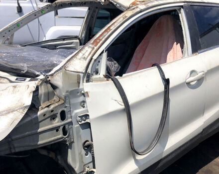 Белый Ниссан Кашкай, объемом двигателя 1.2 л и пробегом 205 тыс. км за 4200 $, фото 3 на Automoto.ua