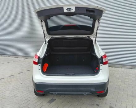 Белый Ниссан Кашкай, объемом двигателя 1.5 л и пробегом 70 тыс. км за 10000 $, фото 9 на Automoto.ua