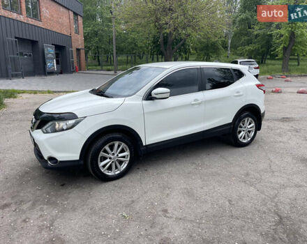 Белый Ниссан Кашкай, объемом двигателя 1.2 л и пробегом 150 тыс. км за 11999 $, фото 5 на Automoto.ua