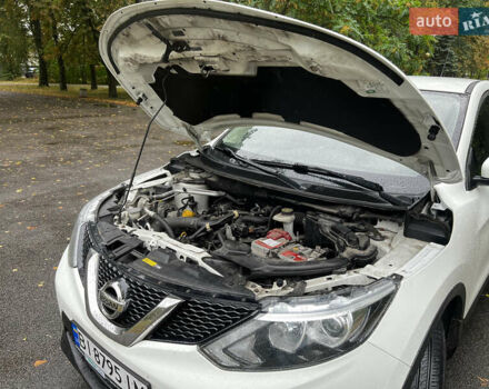 Белый Ниссан Кашкай, объемом двигателя 1.2 л и пробегом 175 тыс. км за 14000 $, фото 6 на Automoto.ua