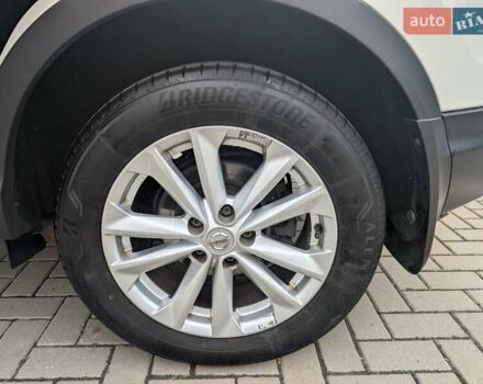 Белый Ниссан Кашкай, объемом двигателя 1.6 л и пробегом 132 тыс. км за 16500 $, фото 27 на Automoto.ua