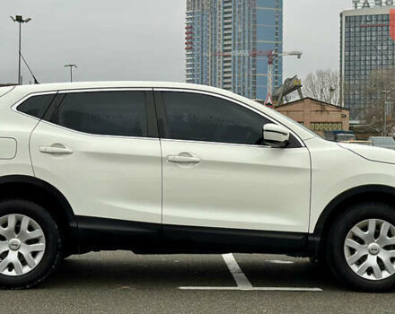 Білий Ніссан Кашкай, об'ємом двигуна 1.2 л та пробігом 56 тис. км за 14777 $, фото 4 на Automoto.ua