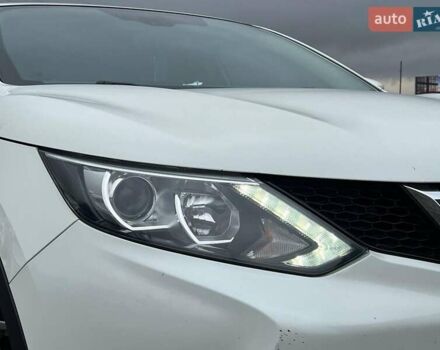 Білий Ніссан Кашкай, об'ємом двигуна 1.6 л та пробігом 216 тис. км за 16990 $, фото 12 на Automoto.ua