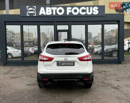 Белый Ниссан Кашкай, объемом двигателя 1.2 л и пробегом 158 тыс. км за 14990 $, фото 4 на Automoto.ua