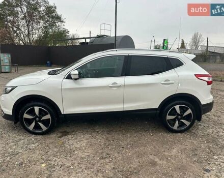 Белый Ниссан Кашкай, объемом двигателя 1.5 л и пробегом 275 тыс. км за 16700 $, фото 5 на Automoto.ua
