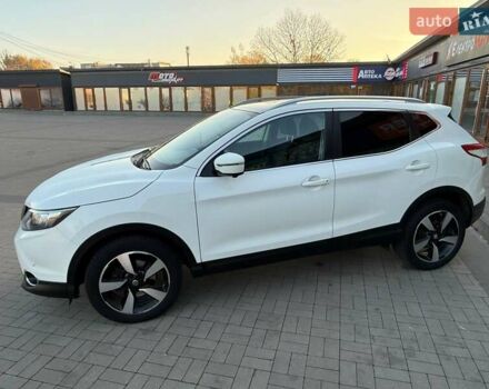 Белый Ниссан Кашкай, объемом двигателя 1.5 л и пробегом 213 тыс. км за 15900 $, фото 9 на Automoto.ua