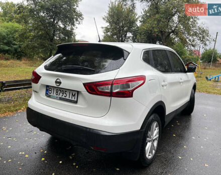 Белый Ниссан Кашкай, объемом двигателя 1.2 л и пробегом 175 тыс. км за 14000 $, фото 12 на Automoto.ua