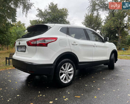 Белый Ниссан Кашкай, объемом двигателя 1.2 л и пробегом 175 тыс. км за 14000 $, фото 2 на Automoto.ua