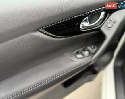 Белый Ниссан Кашкай, объемом двигателя 1.2 л и пробегом 48 тыс. км за 17700 $, фото 22 на Automoto.ua