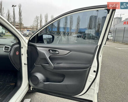 Білий Ніссан Кашкай, об'ємом двигуна 1.2 л та пробігом 56 тис. км за 14777 $, фото 33 на Automoto.ua