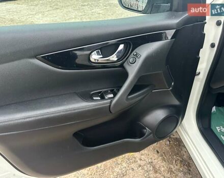 Белый Ниссан Кашкай, объемом двигателя 1.5 л и пробегом 275 тыс. км за 16700 $, фото 11 на Automoto.ua