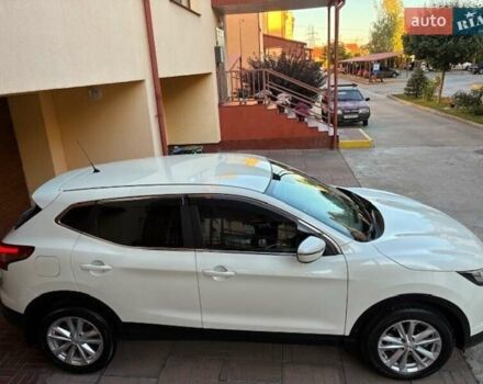 Белый Ниссан Кашкай, объемом двигателя 1.2 л и пробегом 102 тыс. км за 13500 $, фото 5 на Automoto.ua