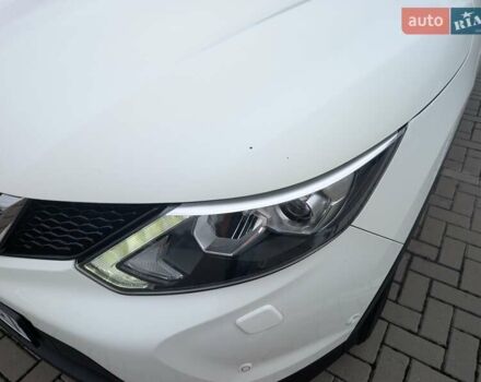 Белый Ниссан Кашкай, объемом двигателя 1.6 л и пробегом 132 тыс. км за 16500 $, фото 10 на Automoto.ua