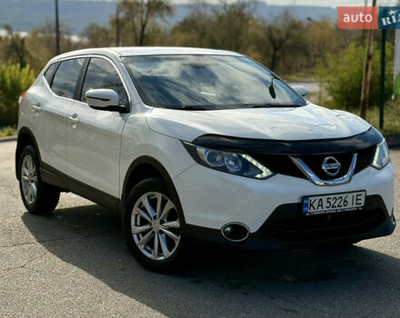 Белый Ниссан Кашкай, объемом двигателя 1.2 л и пробегом 150 тыс. км за 11700 $, фото 4 на Automoto.ua