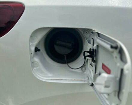 Белый Ниссан Кашкай, объемом двигателя 1.6 л и пробегом 123 тыс. км за 18200 $, фото 18 на Automoto.ua