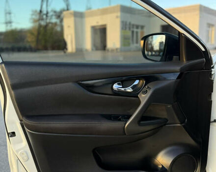 Белый Ниссан Кашкай, объемом двигателя 1.2 л и пробегом 150 тыс. км за 11700 $, фото 18 на Automoto.ua