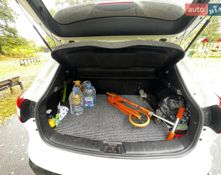 Белый Ниссан Кашкай, объемом двигателя 1.2 л и пробегом 175 тыс. км за 14000 $, фото 8 на Automoto.ua