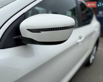 Белый Ниссан Кашкай, объемом двигателя 1.2 л и пробегом 48 тыс. км за 17700 $, фото 19 на Automoto.ua