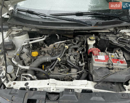 Белый Ниссан Кашкай, объемом двигателя 1.2 л и пробегом 175 тыс. км за 14000 $, фото 5 на Automoto.ua