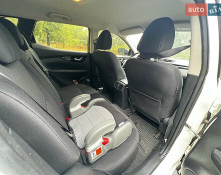 Белый Ниссан Кашкай, объемом двигателя 1.2 л и пробегом 175 тыс. км за 14000 $, фото 3 на Automoto.ua