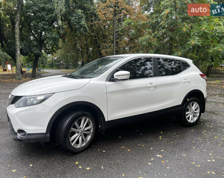 Белый Ниссан Кашкай, объемом двигателя 1.2 л и пробегом 175 тыс. км за 14000 $, фото 13 на Automoto.ua